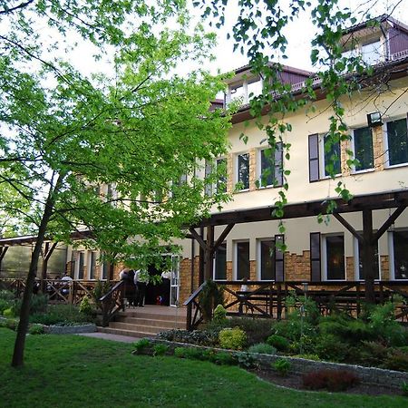 マルキ Park Na Wojskiego Bed & Breakfast エクステリア 写真