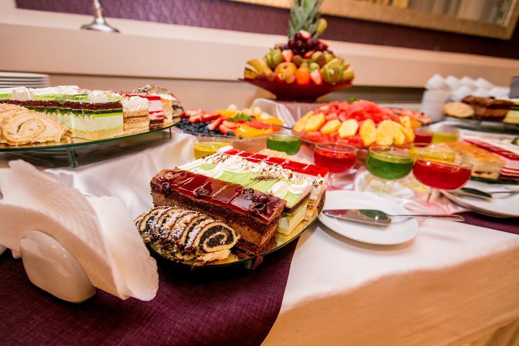 マルキ Park Na Wojskiego Bed & Breakfast エクステリア 写真